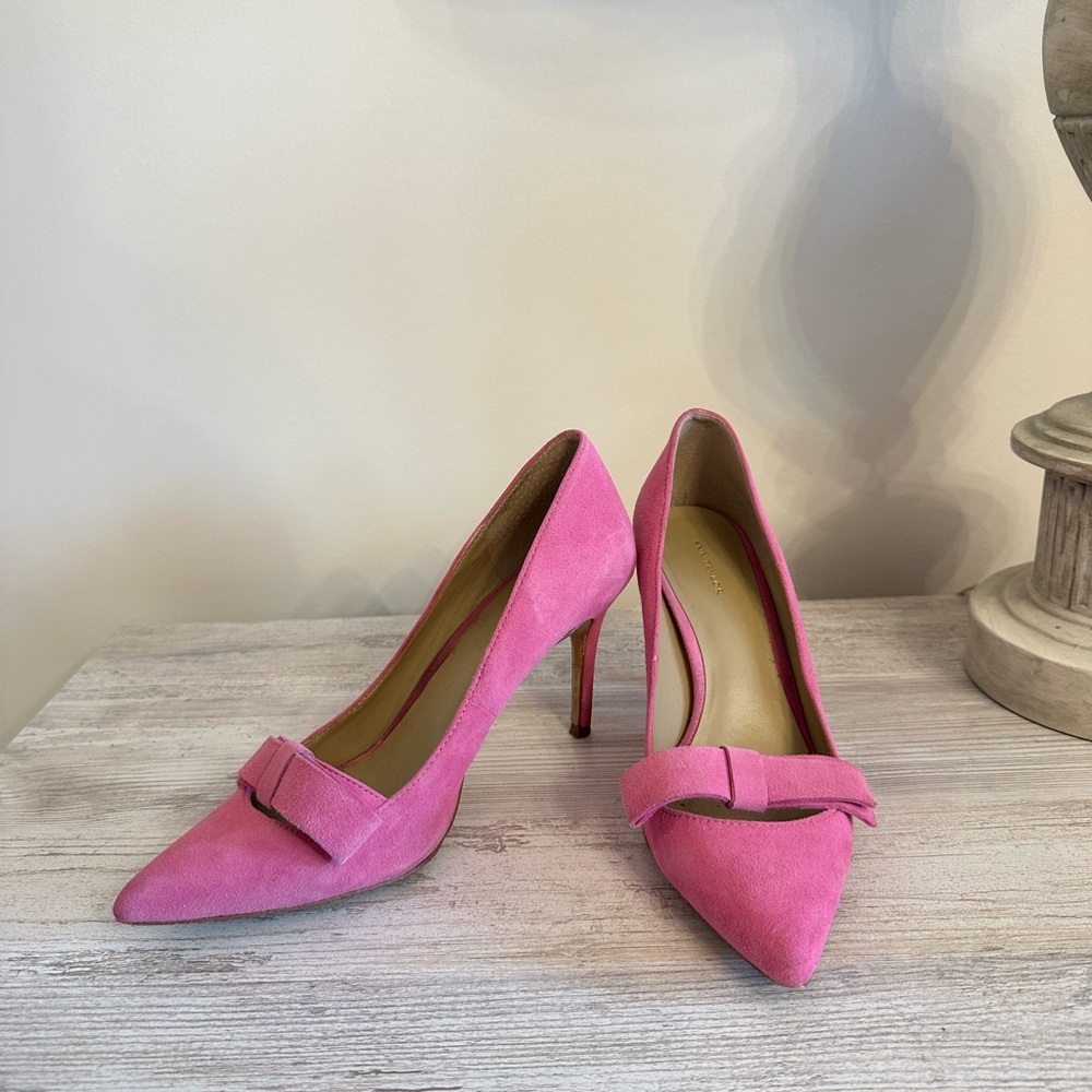 Ann Taylor, size 8, pink pumps.